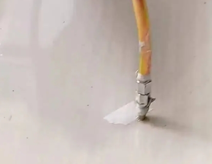 平桥瓷砖空鼓维修公司专业解答在瓷砖铺贴过程中，如果使用的砂料过粗（如全部使用了粗砂），可能会导致以下问题