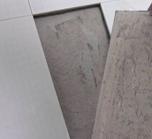 平桥瓷砖空鼓维修公司分享瓷砖铺贴时如果打浆（即涂抹在瓷砖背面和基层上的砂浆或瓷砖胶）过少，会带来以下问题